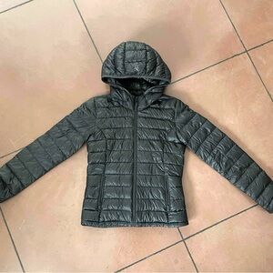 Aritzia Tna packable down jacket